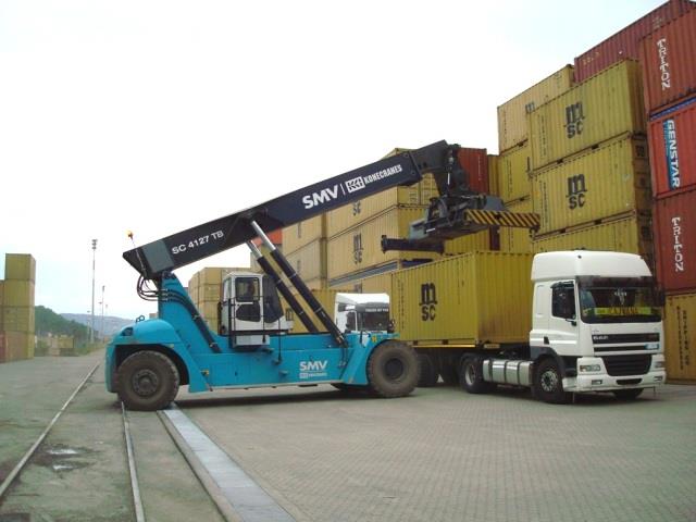 Reach Stacker