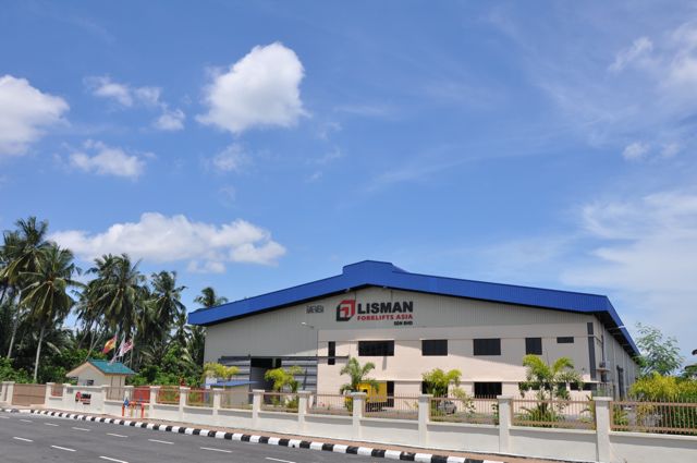 The new Lisman premises in Malaysia have 5,000 sqm of covered storage capacity and over 300 used machines.