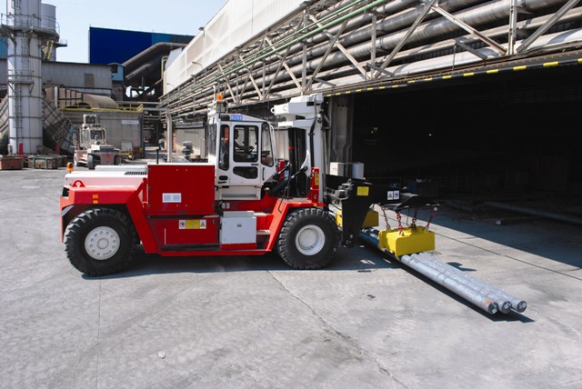 Svetruck with magnetic lifts