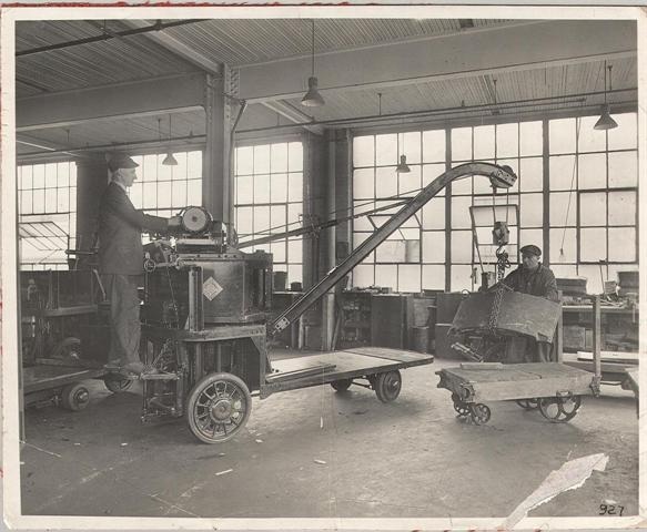 Vintage Elwell-Parker Lift Truck. Click for larger view.