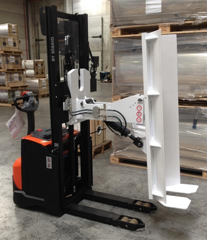 Tipping device 90¨frontal for plastic film roll handling. Click images for larger view.