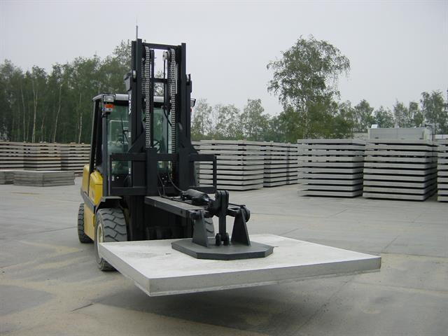 With single suction plate / 180° frontal tipping / capacity 1800Kg. Different vacuum systems available, all designed specific to customers wishes.