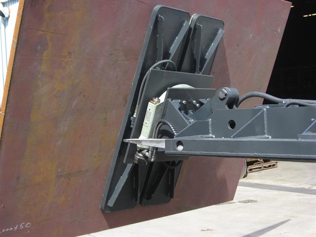 With double suction plate / 180° frontal tipping & 360° endless rotating / capacity 2400Kg.