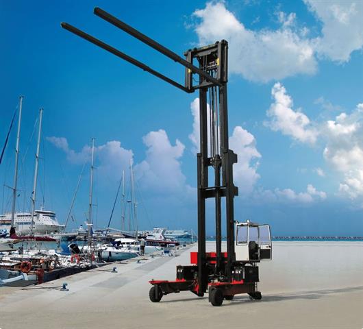 Ultra compact boat storage electric 4-WAY lifter