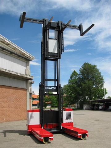 Electric multidirectional man-up picking forklift