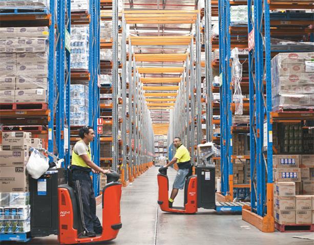 Linde materials handling equipment in use at IGA's central warehouse and distribution centre in Crestmead.