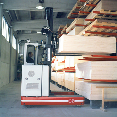 ML-T4 : Electric multidirectional forklifts