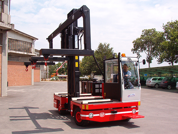 HT5EL : Electric side loader