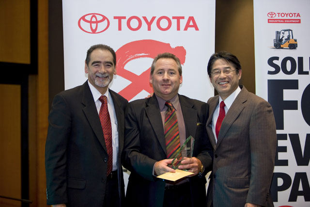 From left: TMHA president Steve Harper with Top Gun winner Paul Allen, TMH (QLD), and TMHA chairman and CEO Terry Unnai.