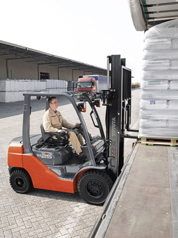 Toyota Tonero loading a truck.