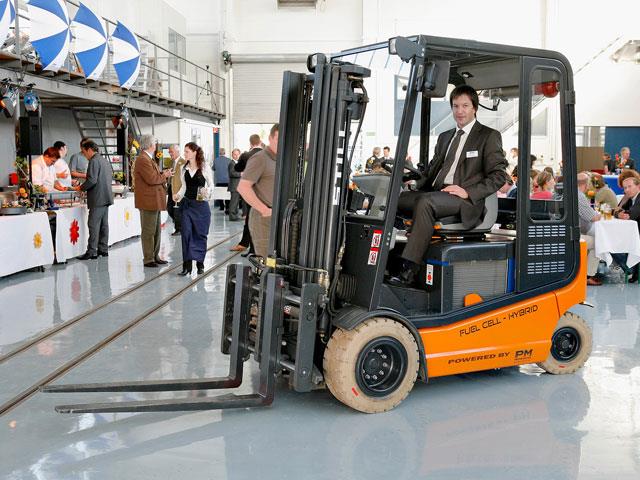 Felix Heidelberg in the world-first triple-hybrid forklift.