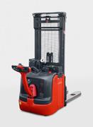 The new Linde pallet stacker