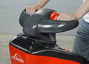 The twin grip handlebars on Linde's new N20 line.