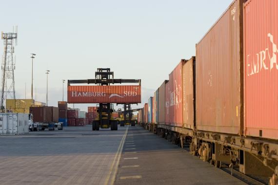 Most serious injuries and fatalities in stevedoring occur because of the constantly changing and unpredictable work environment. <br />Photo source: Port of Brisbane