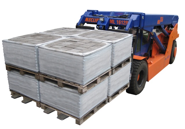 Meclift 161R series with double fork system<br />An important lifting attachment of the Meclift ML1612R series is the double fork system that offers many benefits when loading and unloading containers or trailers.