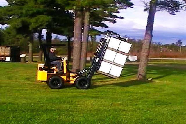 Top clamp and cushioned tynes help keep Hummerbee load in place.