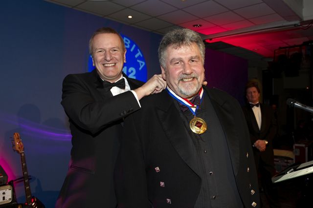(L-R) Former BITA president Tim Waples with current BITA president David Rowell.