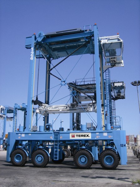 Terex will supply diesel-electric straddle carriers to the Port of Radès.
