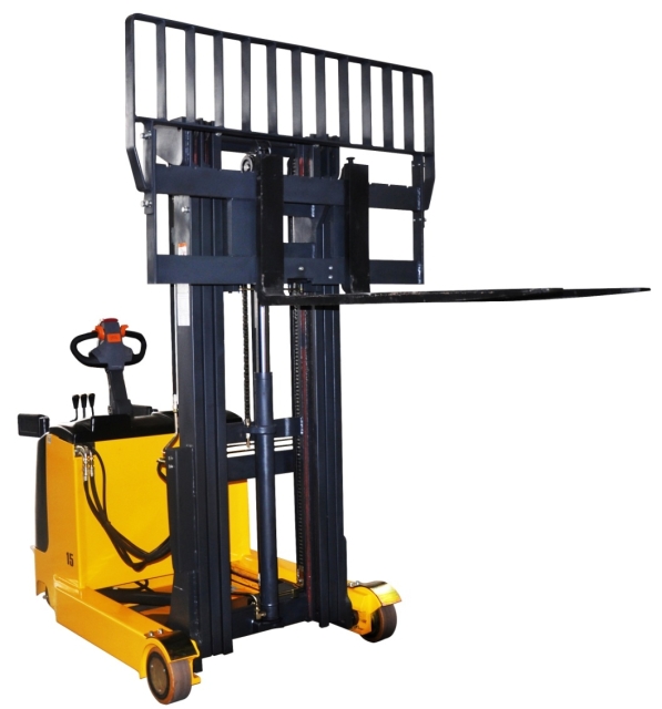 Electric Reach Stacker with Wider Fork Carriage