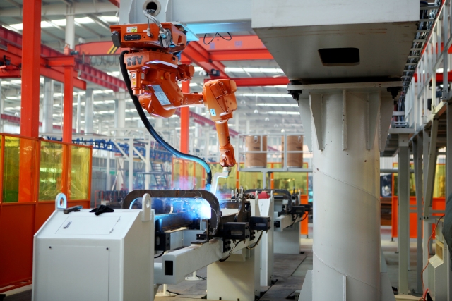 Welding robot is put into use