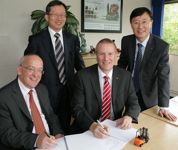 (L-R) Rushlift chairman Peter Cosgrove, Doosan technical director Dr KB Park, Doosan UK general manager, Tim Waples and managing director of overseas sales Kun H Lee.