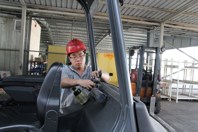 Over 10 explosion-proof forklifts are used to handle raw materials at the Huntsman factory in South China.