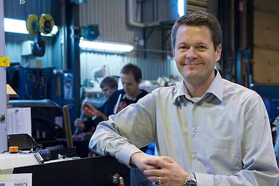 Upgrading an old AGV system is a cost-effective way to extend the service life of vehicles, explains sales manager Jari Kätkytniemi.