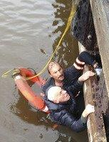 Forklift operator Zoran Pedisic assists Bill Schowalter. PHOTO: Tim Rogers