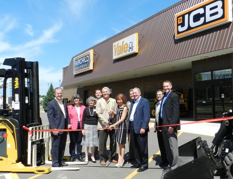 Owner/president Gary Fairchild (center) with Burnsville Mayor Elizabeth<br />Kautz at ribbon cutting