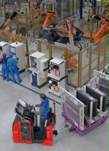 The tow trucks and forklifts with fuel cell hybrid drive are fuelled with carbon-neutrally produced hydrogen.