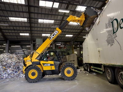 The new 560-80 Wastemaster telehandler is JCB's highest capacity Loadall, specifically designed for bulk handling operations.