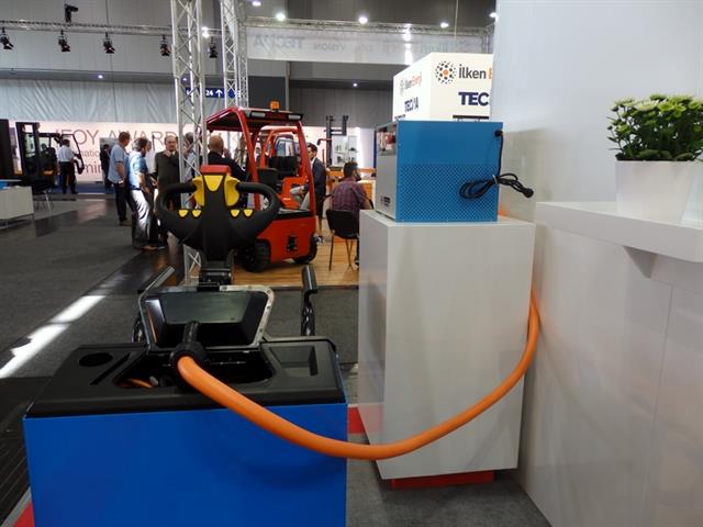 BYD lithium battery charging on a BYD pallet mover