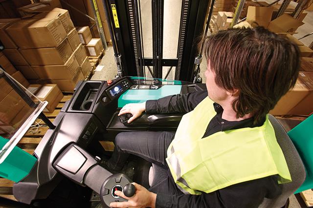 SENSiA reach trucks feature