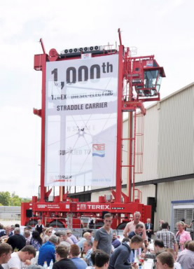 The 1,000th diesel-electric Terex straddle carrier at the celebrations on 11 July in the Terex Port Solutions facility in Würzburg.