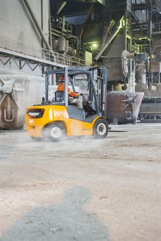 The new Jungheinrich DFG 430 counterbalance truck.