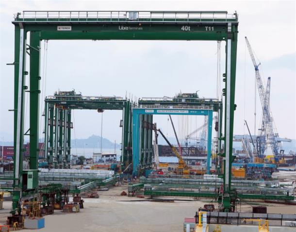 The RTG cranes offer a 40 T lifting capacity and have a hoisting height of 21 m (69 ft.) under the spreader.