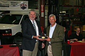Terry Rains, vice president of aftermarket sales at TMHU, presents an ASEC award to Dave Graffy, president of ProLift Industrial Equipment.
