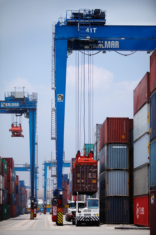 Kalmar rubber-tyred gantry crane