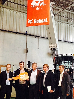 (L-R) Laurent Gicquel, Pontchâteau plant manager; Mickael Coutard and Michel Coutard of Manuco; Benoit Pion, Bobcat district manager, Northern France; and Xavier Larroque, product manager, Bobcat.