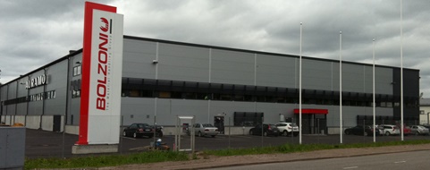Built on an area of 5.500 sq.m., the factory is dedicated to the manufacturing of an extensive range of forest handling attachments for efficient and damage-free handling. Click for larger view.