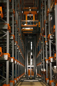 STILL installed a nearly 16-metre high VNA shuttle warehouse at Heuchemer Verpackung GmbH & Co KG.