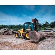 A straight-mast rough-terrain forklift in the United Rentals inventory