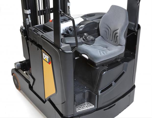 The operator compartment is wide, unobstructed and comfortable. Click for larger view.