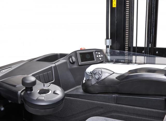 An angled full colour screen makes operators aware of travel speed, drive-wheel direction, battery charge and other vital truck information.