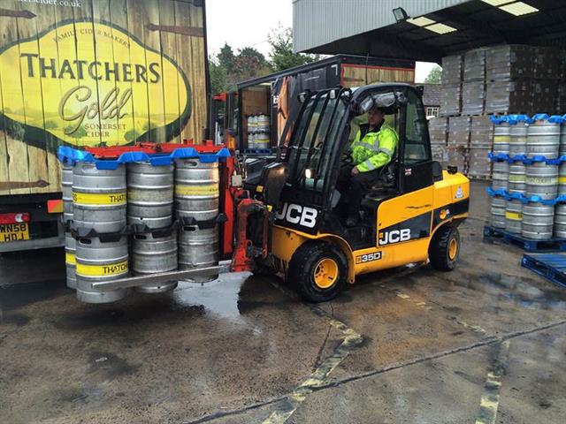 The KegMaster keg clamps enable a secure grip of kegs and casks.