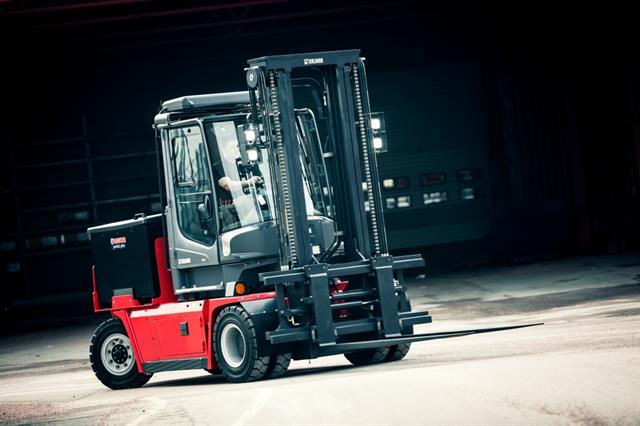 The forklift's EGO cabin, a standard for Kalmar G-generation machines, boasts major upgrades to ergonomics and visibility inspiring greater driver productivity, efficiency and safety.