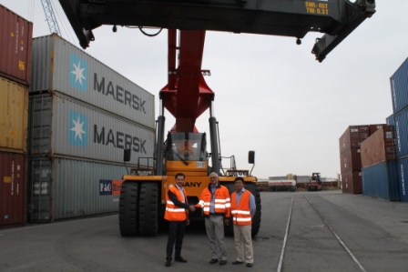 SANY just put into operation their second Reach Stacker for Terminal Intermodale Venezia (TIV). L to R: Paolo Dazi, General Manager Distribution at SANY, Roberto Semenzato General Manager of TIV in Venice, and William Cheng of SANY International.