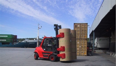 Double roll stacks can be efficiently and rapidly handled in harbours, terminals and in ship loading operations.