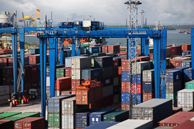 The Kalmar E-One2 Zero Emission RTG applies new technologies without compromising terminal productivity.