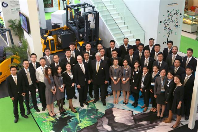 The Jungheinrich China sales team at CeMAT Asia with Hans-Georg Frey (centre), chairman of the board of management, Jungheinrich AG.